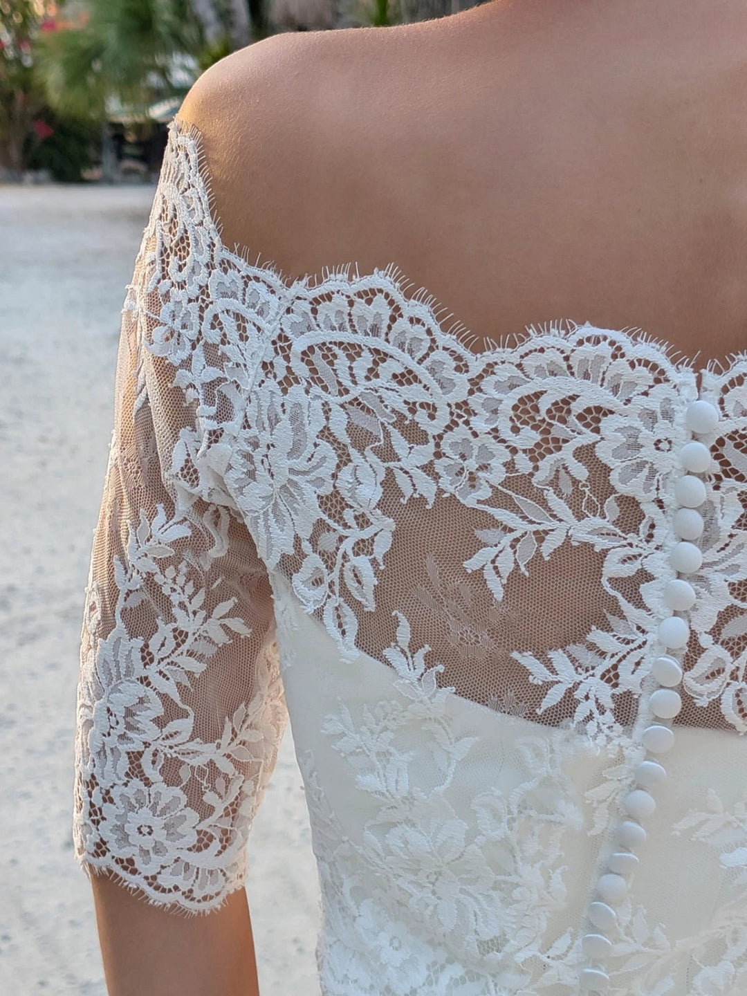 Boléro de mariée Oriana BK140 dentelle française épaules dénudées Novias vue 2