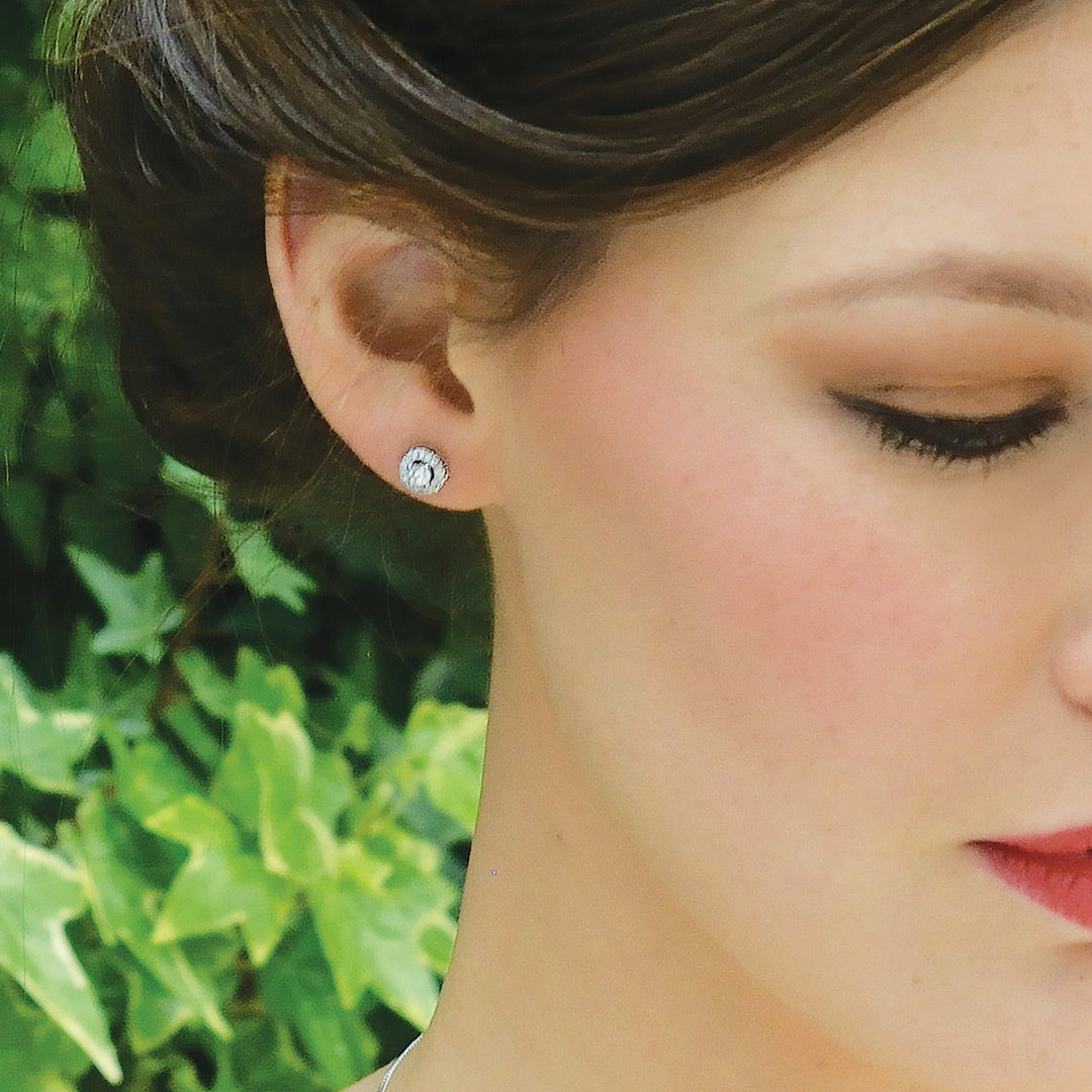 Boucles de mariée Balmoral vues de près