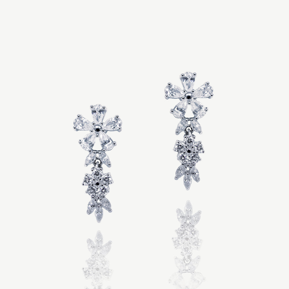 Boucles d'oreilles de mariée Cherish en zircons motif floral