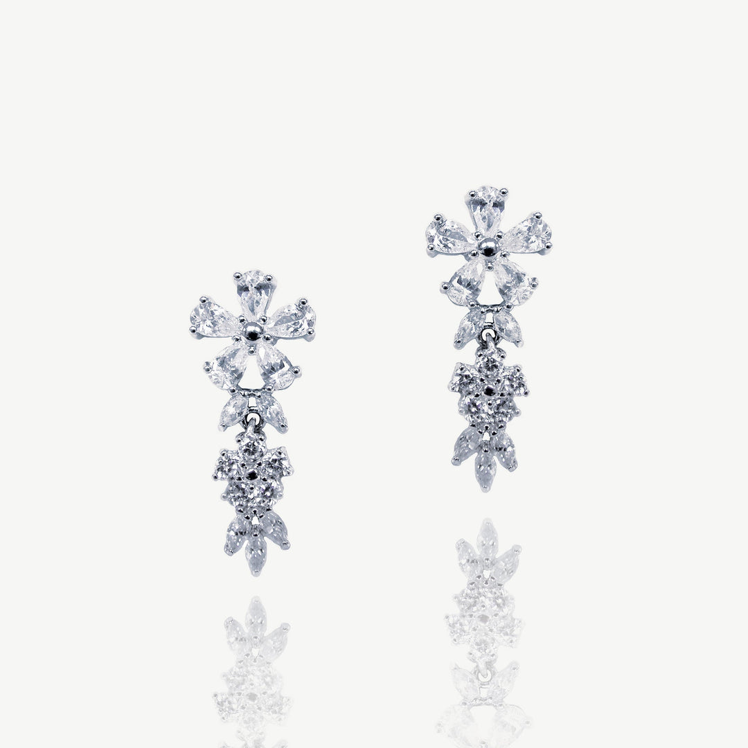 Boucles d'oreilles de mariée Cherish en zircons motif floral