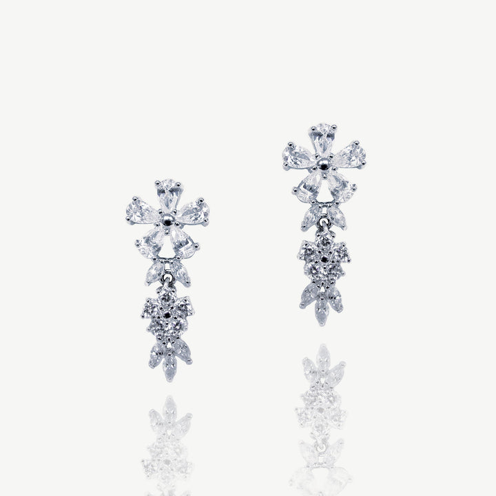 Boucles d'oreilles de mariée Cherish en zircons motif floral