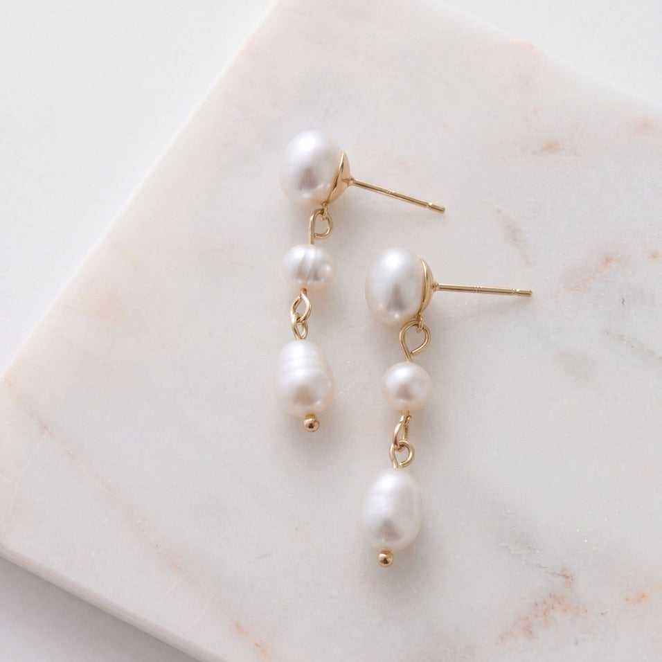 Boucles d'oreilles de mariée ER1043 – perles d'eau douce suspendues, dorées G.Westerleigh