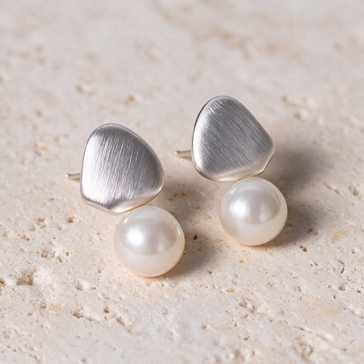 Boucles d'oreilles de mariée ER118 – perle et métal brossé, or blanc G.Westerleigh