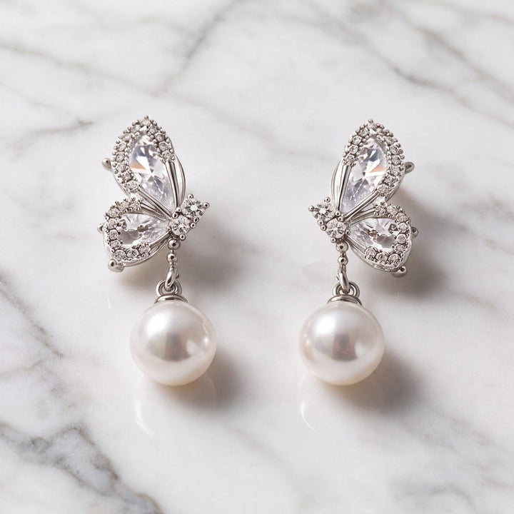 Boucles d'oreilles de mariée ER305 – papillon zircons et perle, argent G.Westerleigh