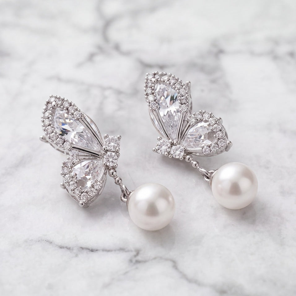 Boucles d'oreilles de mariée ER305 – papillon zircons et perle, argent G.Westerleigh