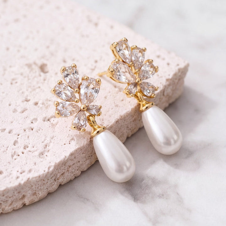 Boucles d'oreilles de mariée ER5343 – zircons et goutte de perle, dorées G.Westerleigh