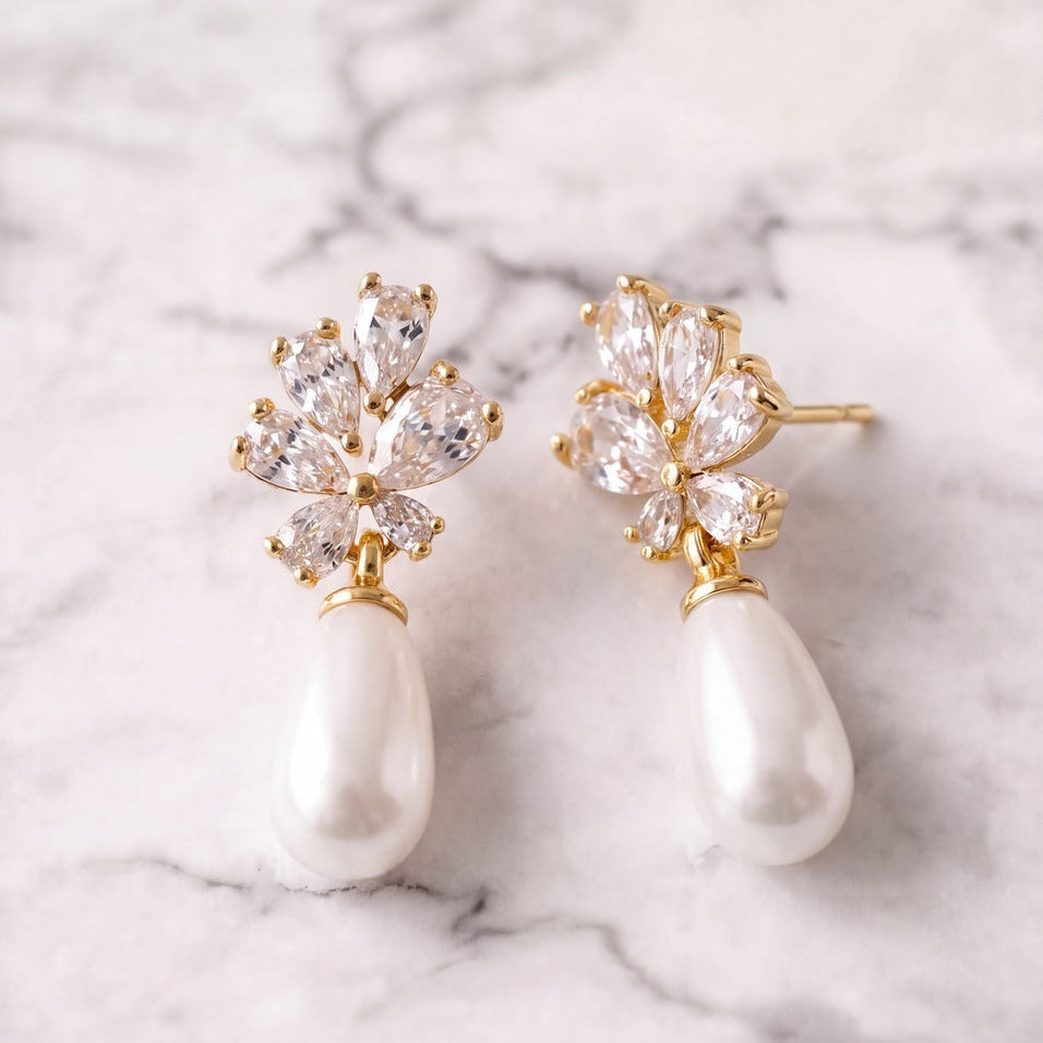 Boucles d'oreilles de mariée ER5343 – zircons et goutte de perle, dorées G.Westerleigh