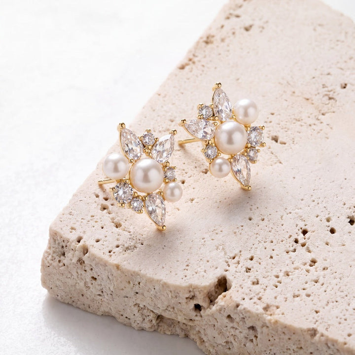 Boucles d'oreilles de mariée ER5549 – fleur perles et zircons, dorées G.Westerleigh
