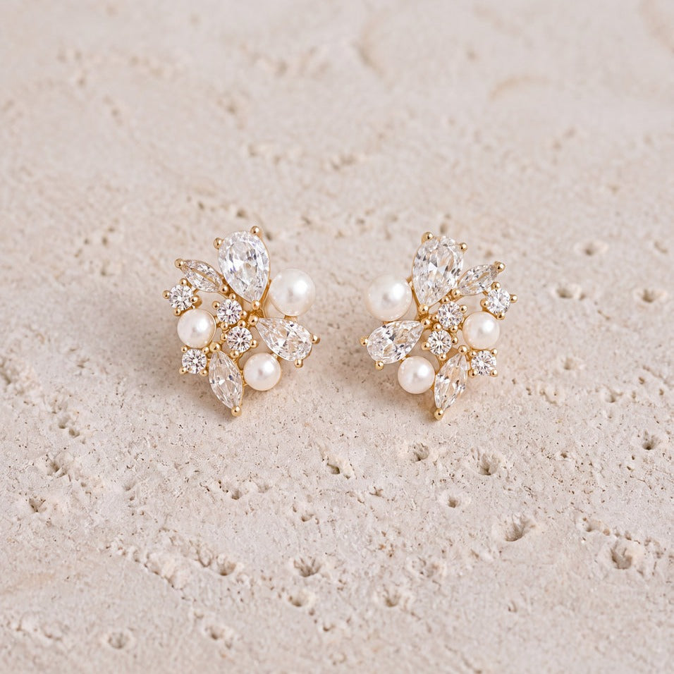 Boucles d'oreilles de mariée ER5552 – puces florales zircons et perles, dorées G.Westerleigh