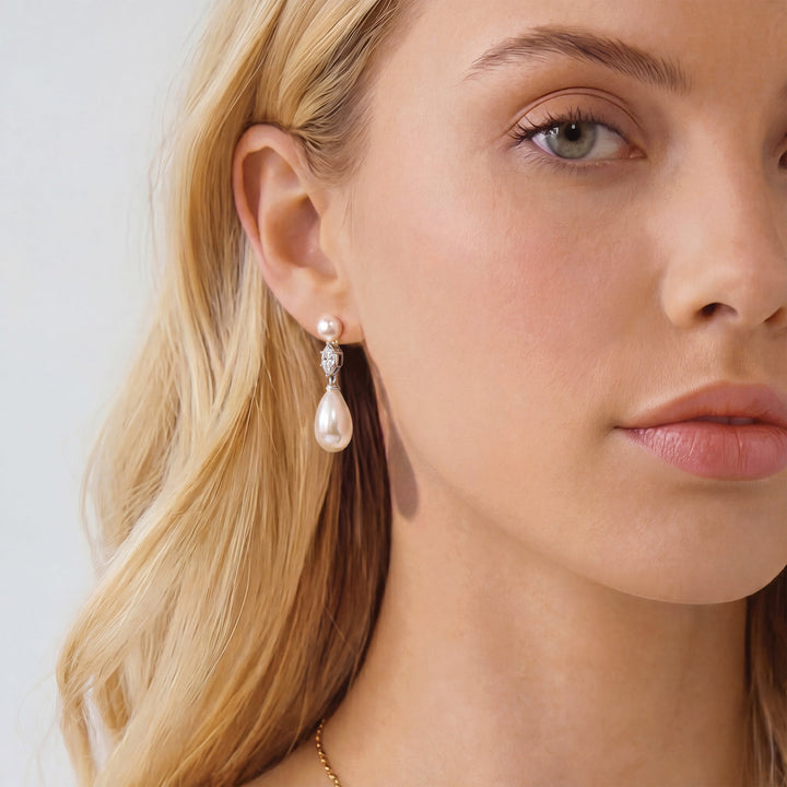 Boucles d'oreilles de mariée Oxford portées perle et zircon argent Ivory and co