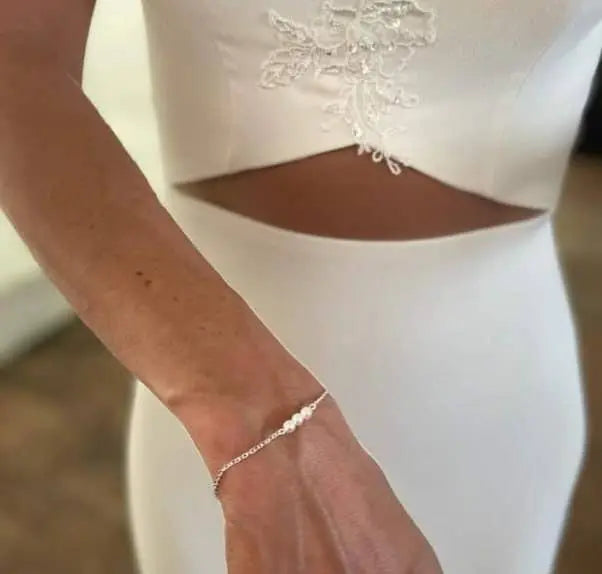 Bracelet Fin À Perles Nacrées – Bijou Minimaliste Et Chic Cé: Argenté/ Ivoire / Acier L'atelier du 6