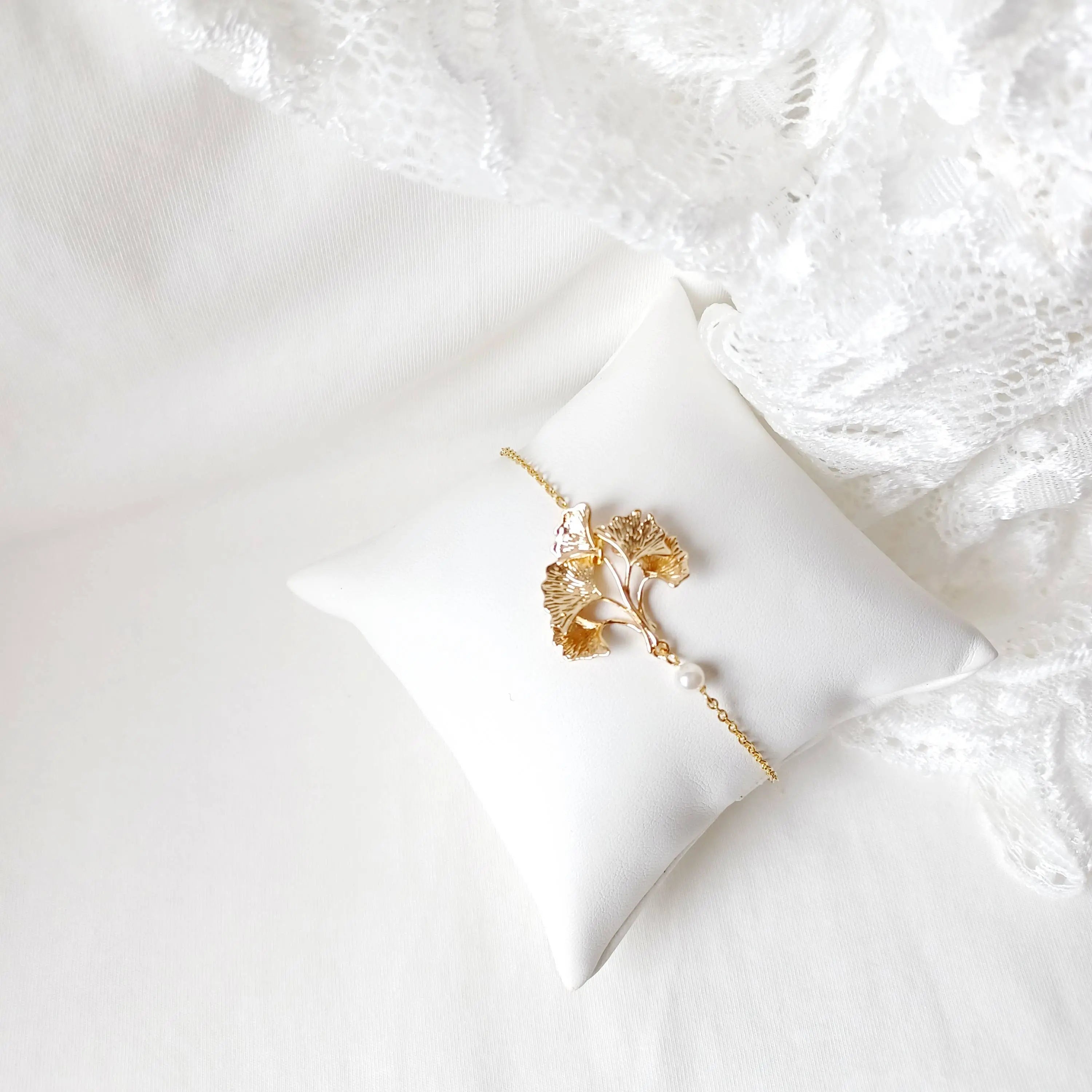 Bracelet Clip Ivoire Avec Strass Blanc Et Métal Doré - Très Joli, Neuf Avec étiquettes, Fermoir Pratique