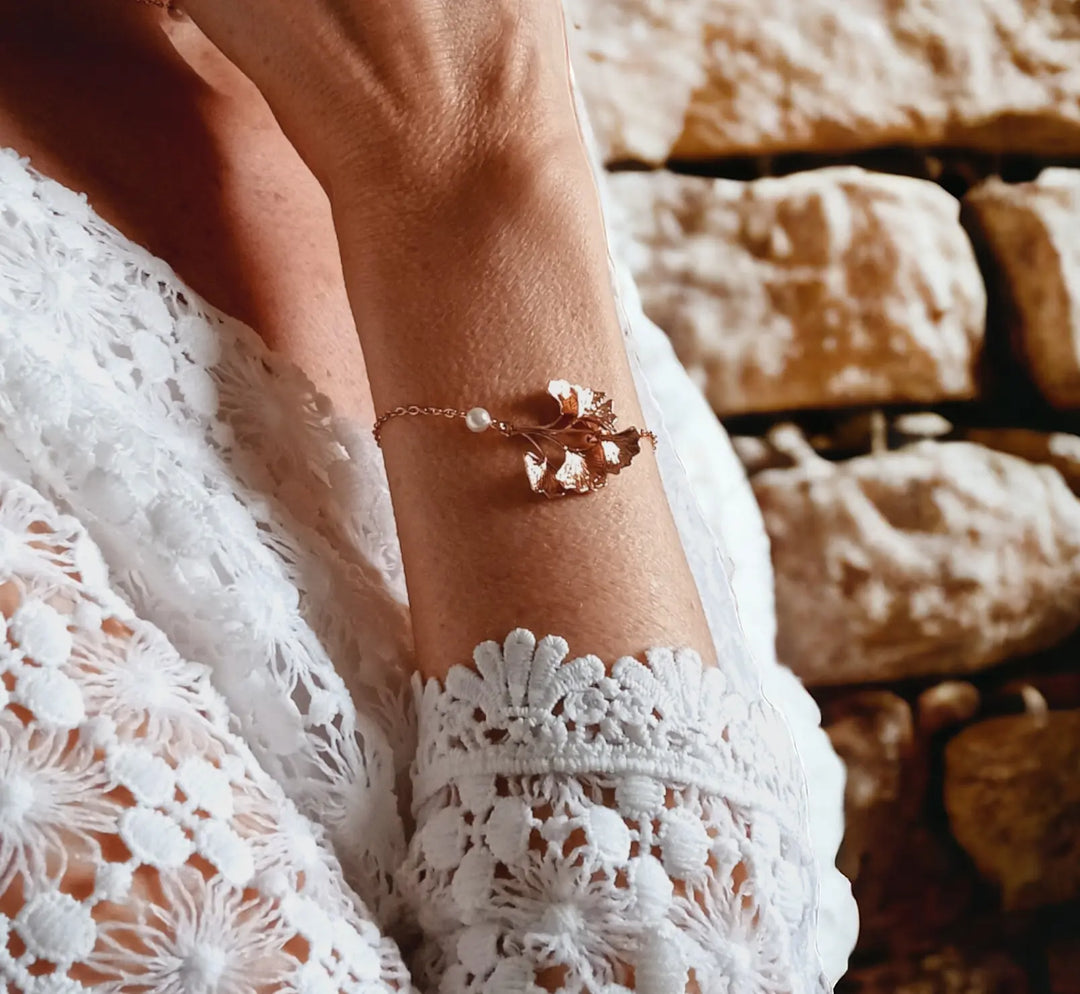 Bracelet de mariée Ginko avec perles blanc naturel. L'atelier du 6
