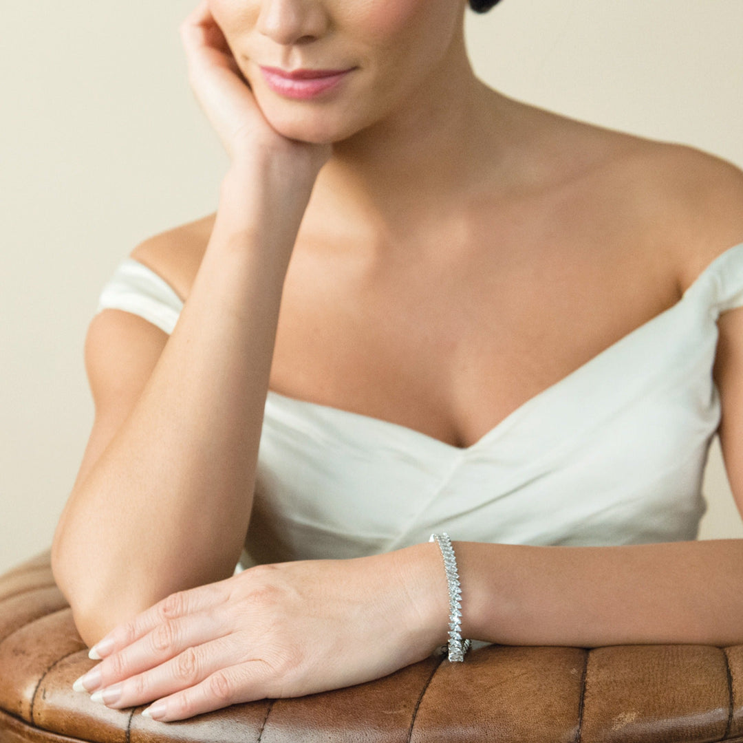 Détail des zircons sertis en biais du bracelet True Love