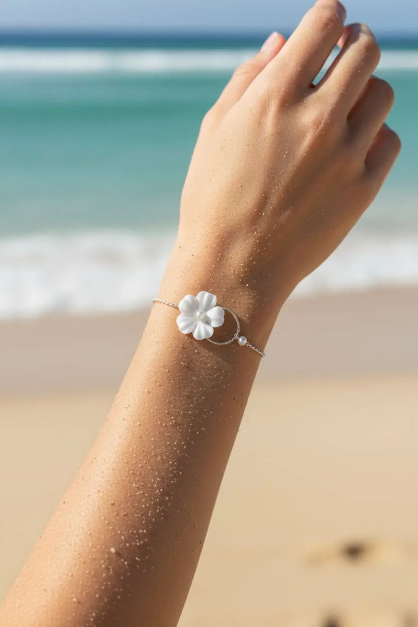 Bracelet de mariée à fleur blanche en tissu et perle nacrée.: Argent L'atelier du 6