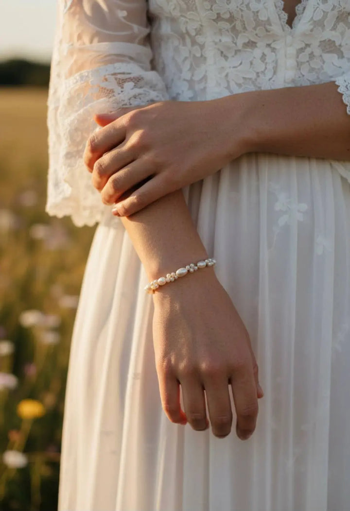 Bracelet mariage en perles de culture irrégulières. L'atelier du 6