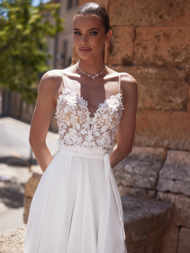 Bustier de mariée E464 en dentelle et tulle ivoire à décolleté en V, Bianco Evento