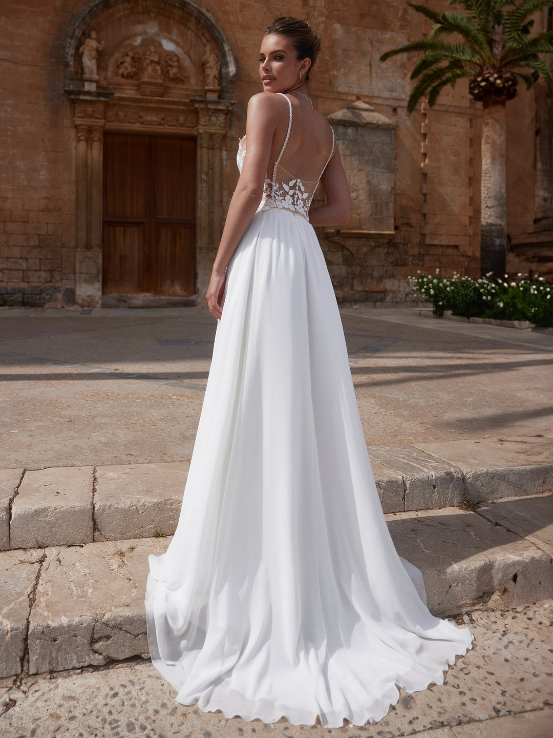 Bustier de mariée E472 porté avec une jupe de mariée