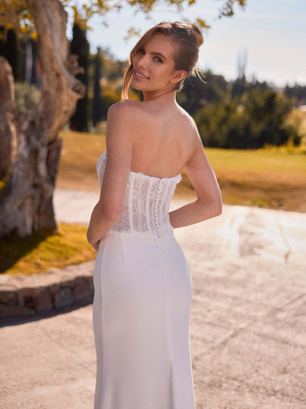 Bustier de mariée E517 en dentelle ivoire, seconde vue du modèle