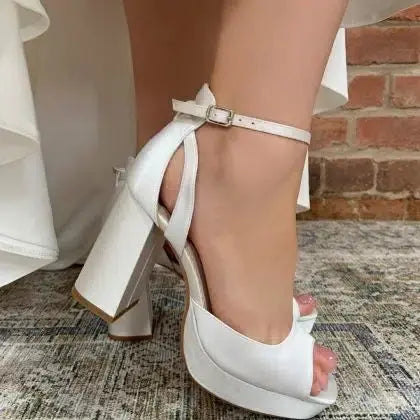 CAMDEN – SANDALES DE MARIÉE À PLATEFORME | SATIN TEINTABLE & NŒUDS AMOVIBLES THE PERFECT BRIDAL COMPANY