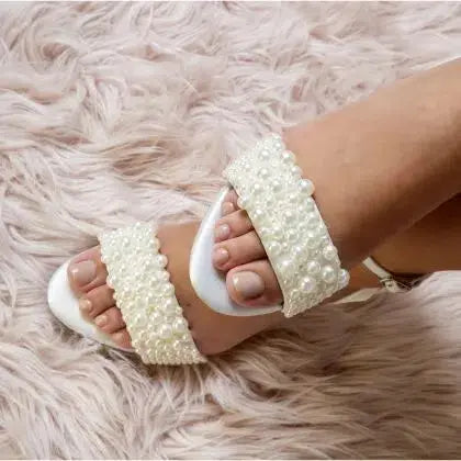 CARRIE – SANDALES SATIN & PERLES IVOIRE TALON BLOC 7 CM THE PERFECT BRIDAL COMPANY