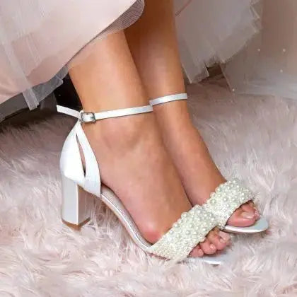 CARRIE – SANDALES SATIN & PERLES IVOIRE TALON BLOC 7 CM THE PERFECT BRIDAL COMPANY