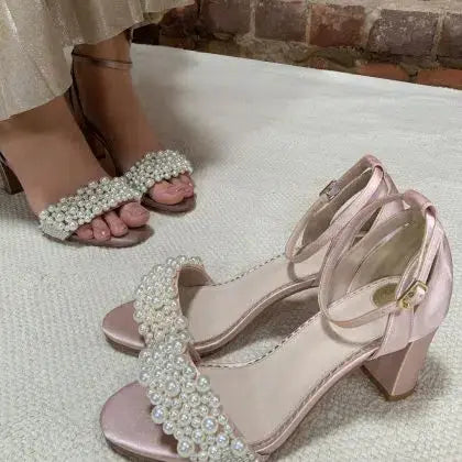 CARRIE – SANDALES SATIN & PERLES IVOIRE TALON BLOC 7 CM THE PERFECT BRIDAL COMPANY