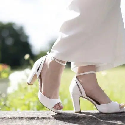 CHARLIE – ESCARPINS PEEP-TOE À PLATEFORME EN SATIN IVOIRE THE PERFECT BRIDAL COMPANY