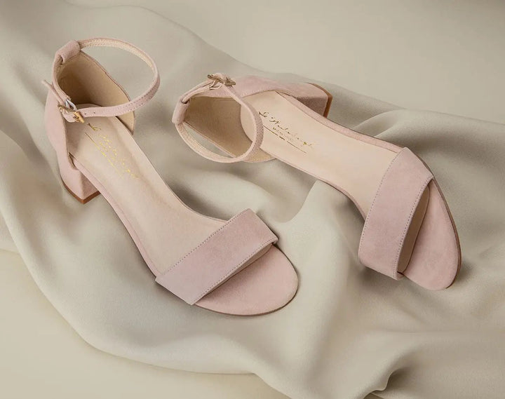 CHAUSSURES DE MARIÉE ALICE – DAIM ROSE POUDRÉ À TALON BAS CONFORTABLE G.Westerleigh