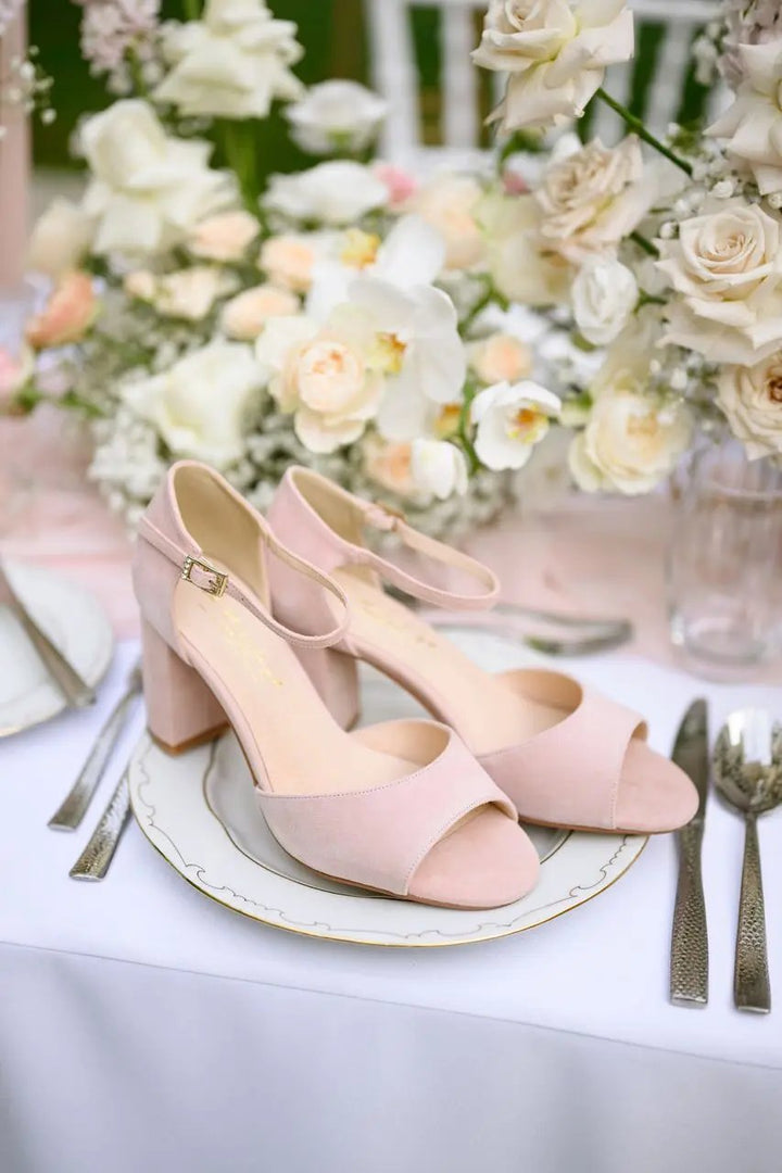 CHAUSSURES DE MARIÉE AMELIA – DAIM ROSE POUDRÉ À TALON BLOC CONFORTABLE G.Westerleigh