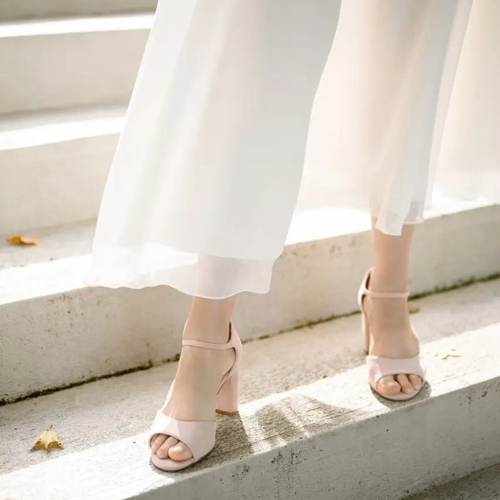 CHAUSSURES DE MARIÉE AMELIA – DAIM ROSE POUDRÉ À TALON BLOC CONFORTABLE G.Westerleigh