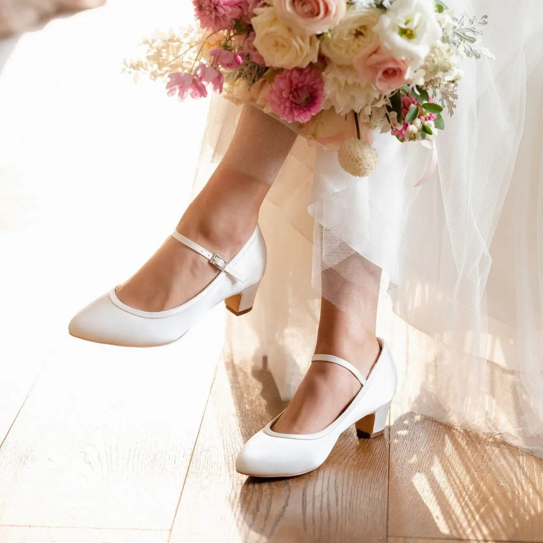 CHAUSSURES DE MARIÉE CAMILA – SATIN IVOIRE À TALON BAS G.Westerleigh