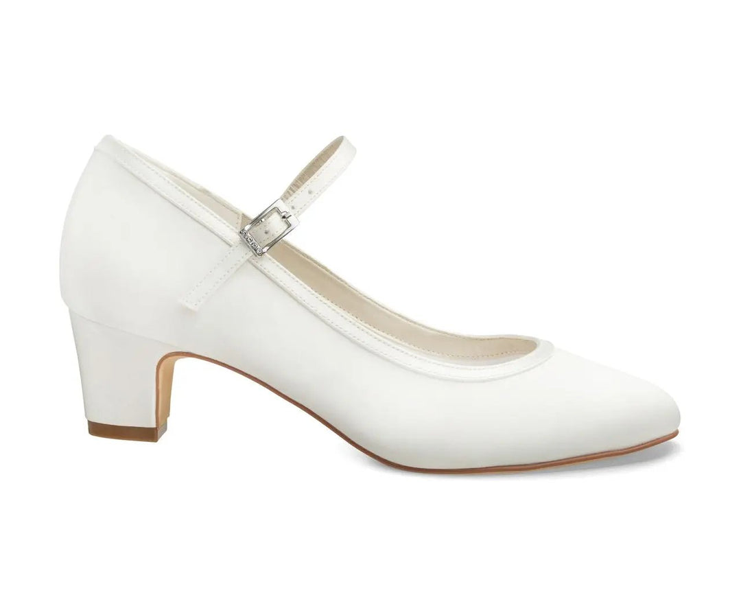 CHAUSSURES DE MARIÉE CAMILA – SATIN IVOIRE À TALON BAS G.Westerleigh
