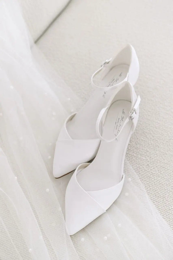 CHAUSSURES DE MARIÉE CÉLINE – SATIN IVOIRE À TALON BAS CONFORTABLE G.Westerleigh