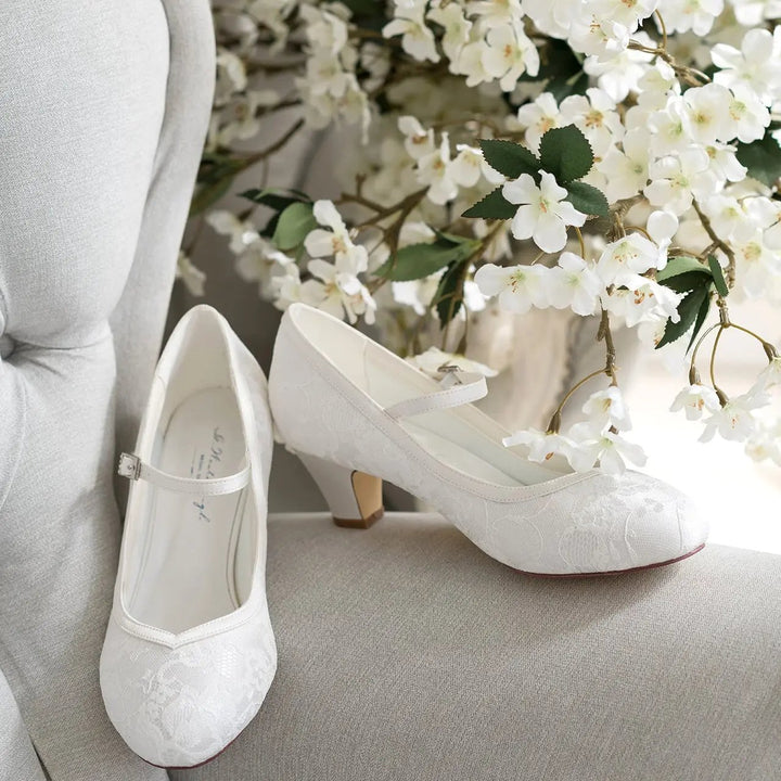 CHAUSSURES DE MARIÉE FLORA – DENTELLE ET SATIN IVOIRE G.Westerleigh