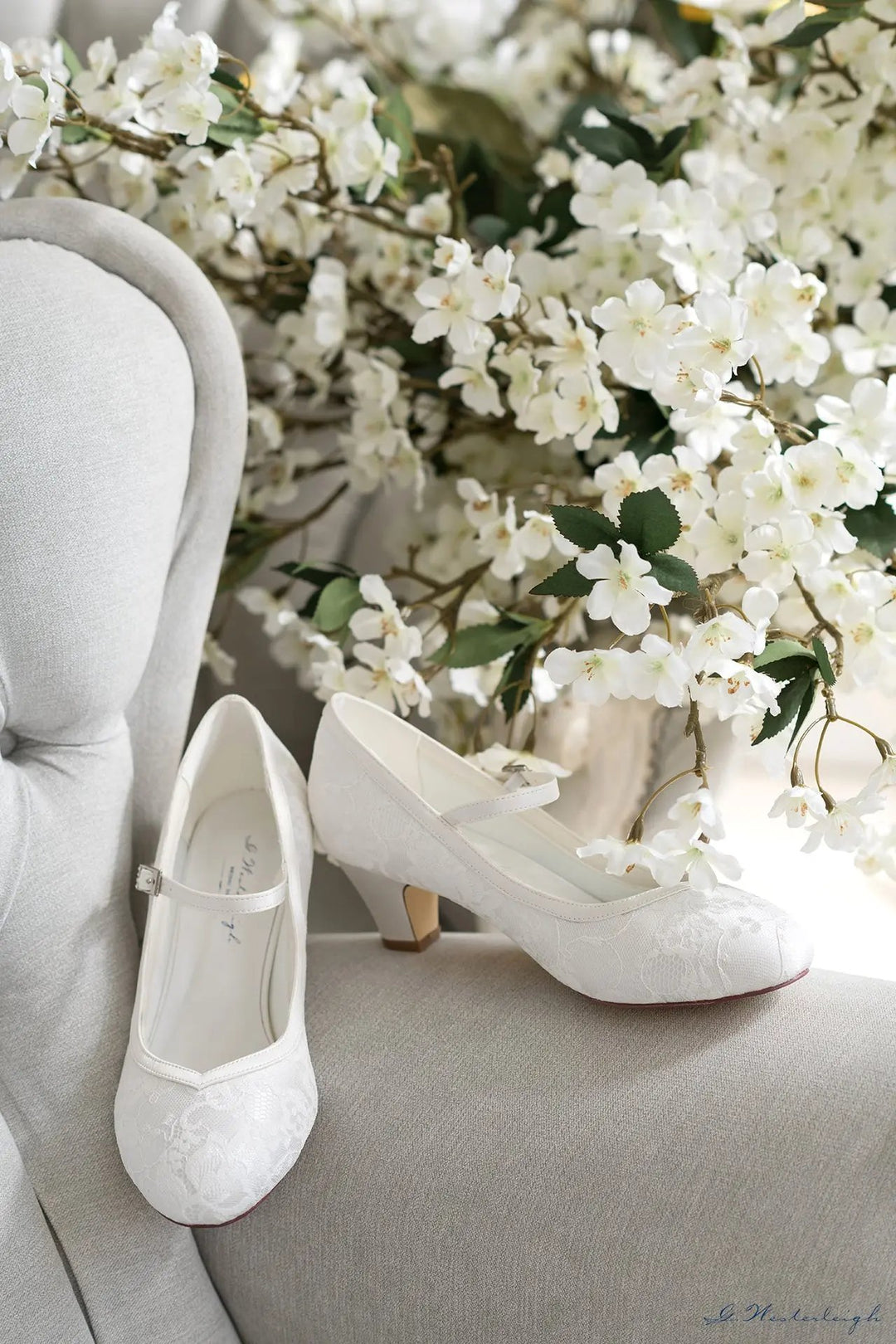 CHAUSSURES DE MARIÉE FLORA – DENTELLE ET SATIN IVOIRE G.Westerleigh