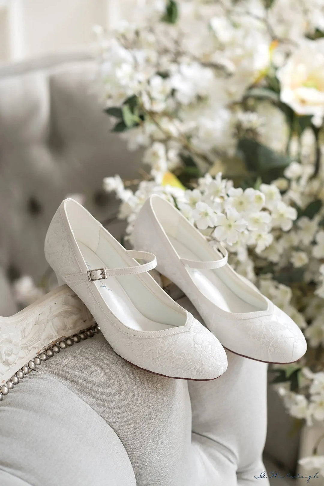 CHAUSSURES DE MARIÉE FLORA – DENTELLE ET SATIN IVOIRE G.Westerleigh