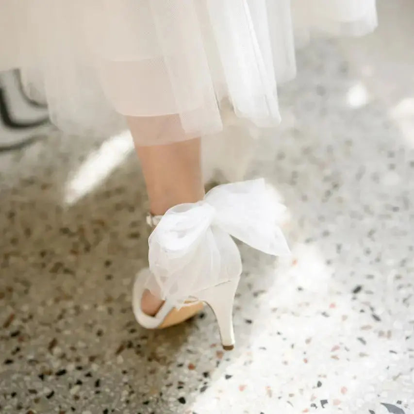 CHAUSSURES DE MARIÉE FLORENCE AVEC NŒUD EN TULLE AMOVIBLE – SATIN IVOIRE G.Westerleigh