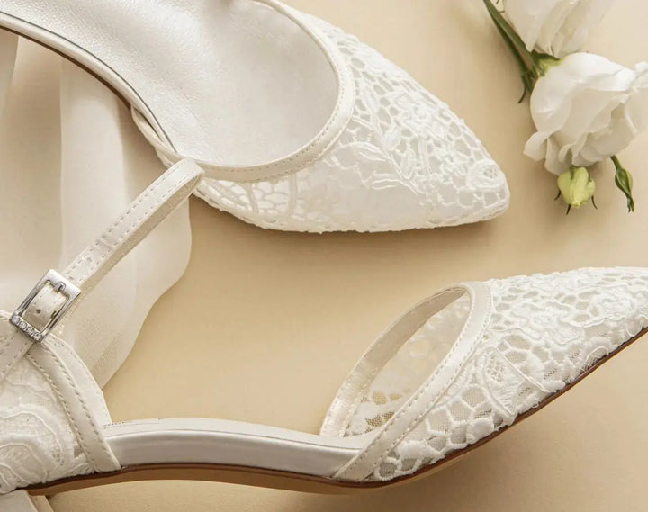 CHAUSSURES DE MARIÉE HOPE – DENTELLE AJOURÉE IVOIRE ET TALON BAS 6 CM G.Westerleigh