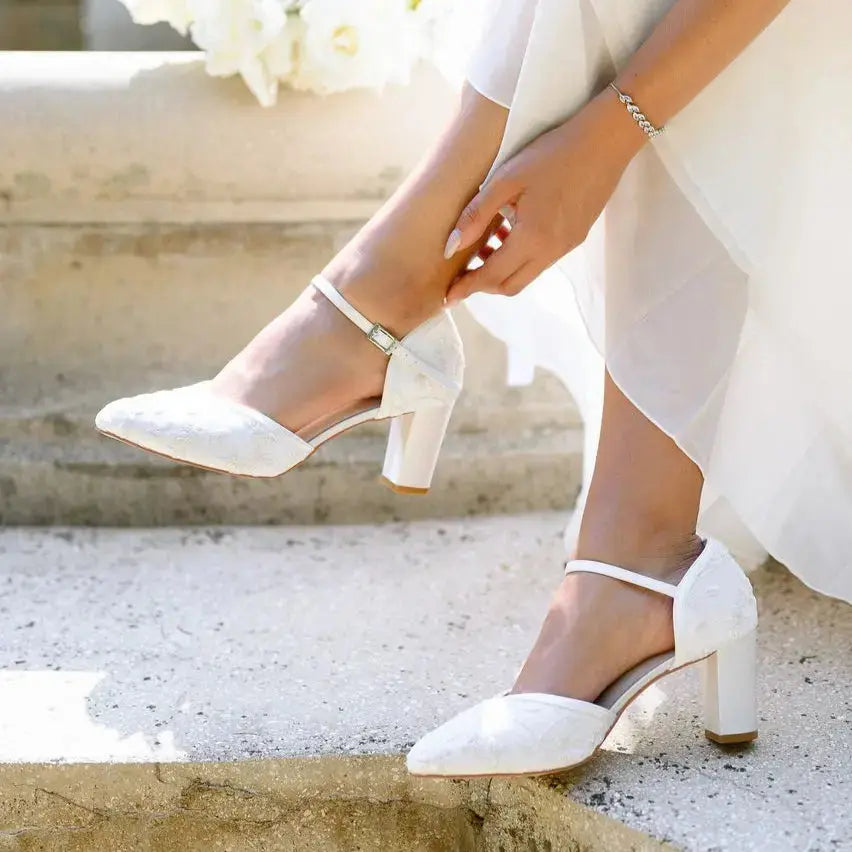 CHAUSSURES DE MARIÉE INDIRA – DENTELLE SUR SATIN IVOIRE ET TALON