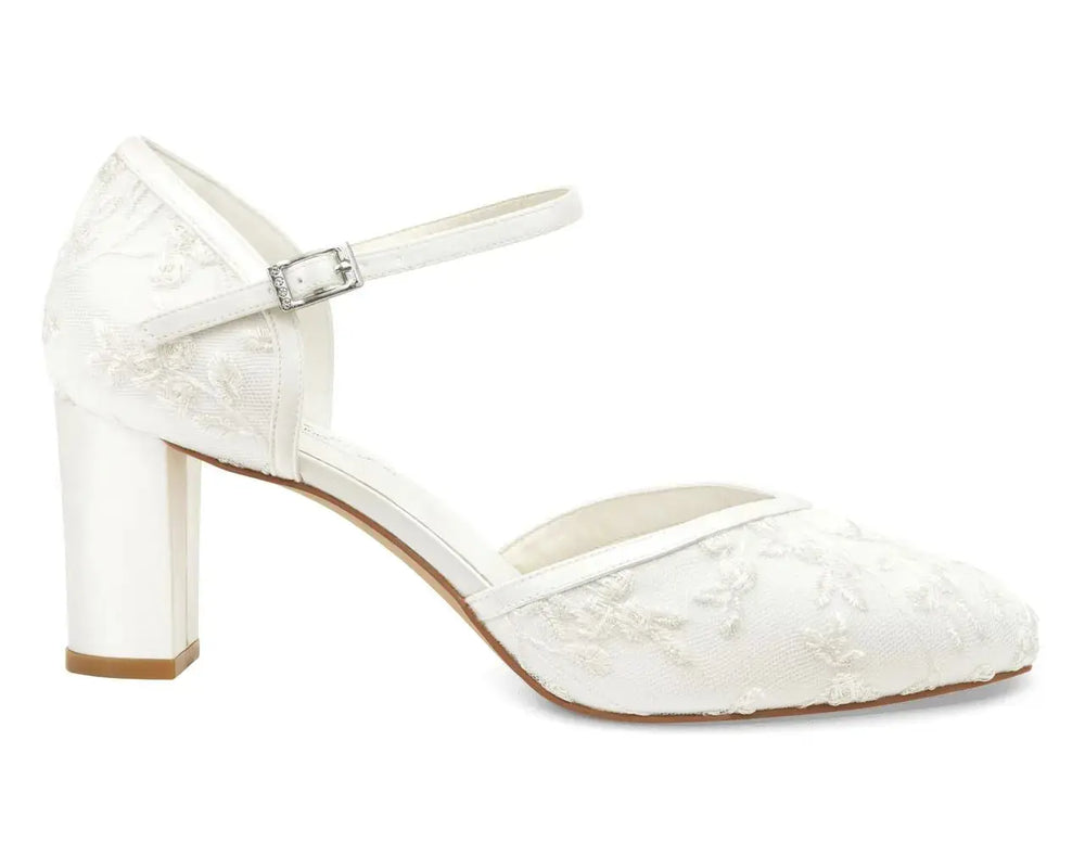 CHAUSSURES DE MARIÉE INDIRA – DENTELLE SUR SATIN IVOIRE ET TALON BLOC 7 CM G.Westerleigh