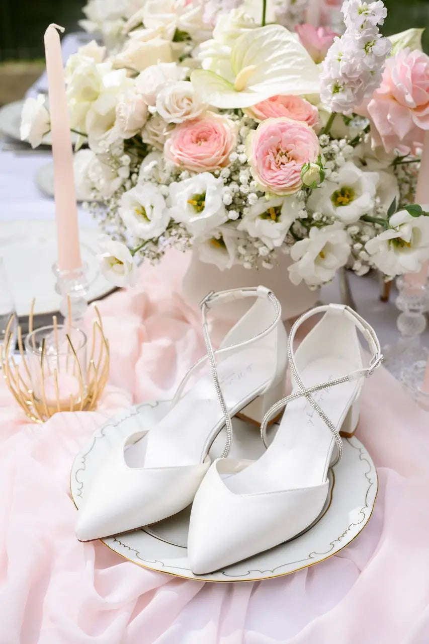 CHAUSSURES DE MARIÉE INEZ – DEUX BRIDES INCLUSES : STRASS SCINTILLANTS & SATIN IVOIRE G.Westerleigh