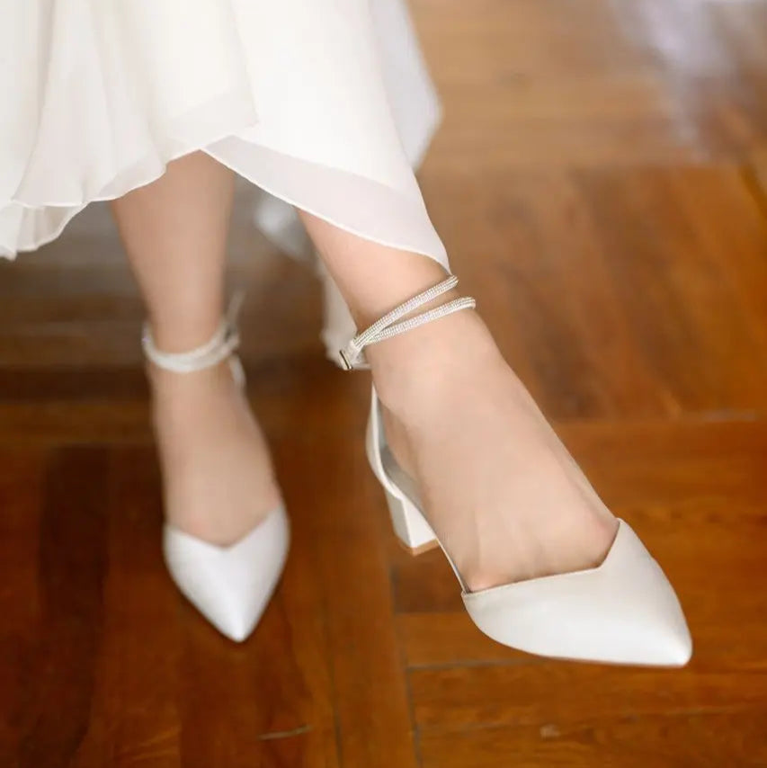 CHAUSSURES DE MARIÉE INEZ – DEUX BRIDES INCLUSES : STRASS SCINTILLANTS & SATIN IVOIRE G.Westerleigh