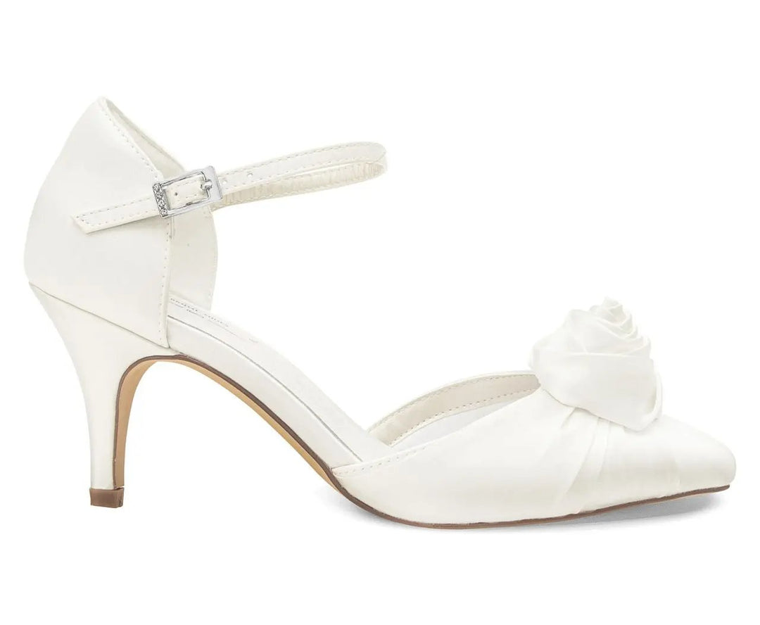 CHAUSSURES DE MARIÉE JULIET – SATIN IVOIRE AVEC ORNEMENT ROSE G.Westerleigh