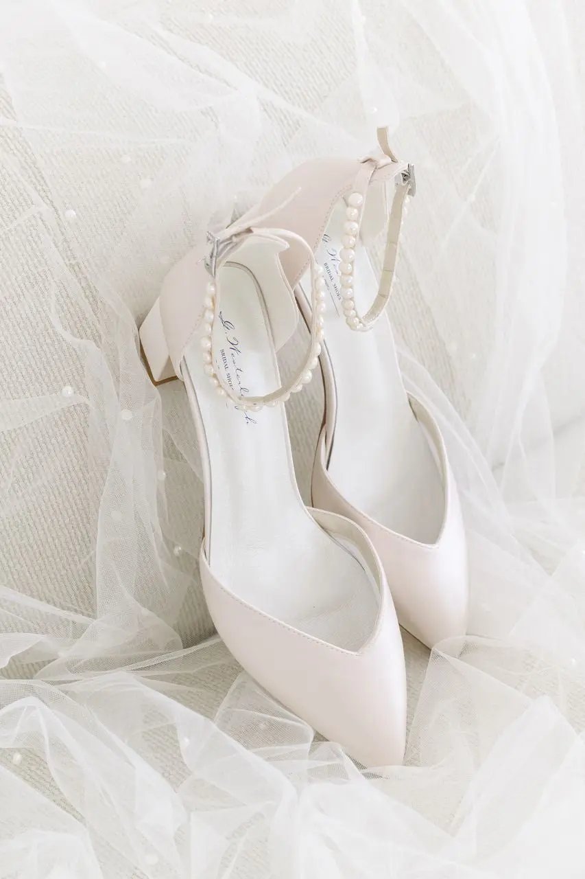 CHAUSSURES DE MARIÉE MADISON CHAMPAGNE – SATIN ET BRIDE EN PERLES D’EAU DOUCE G.Westerleigh