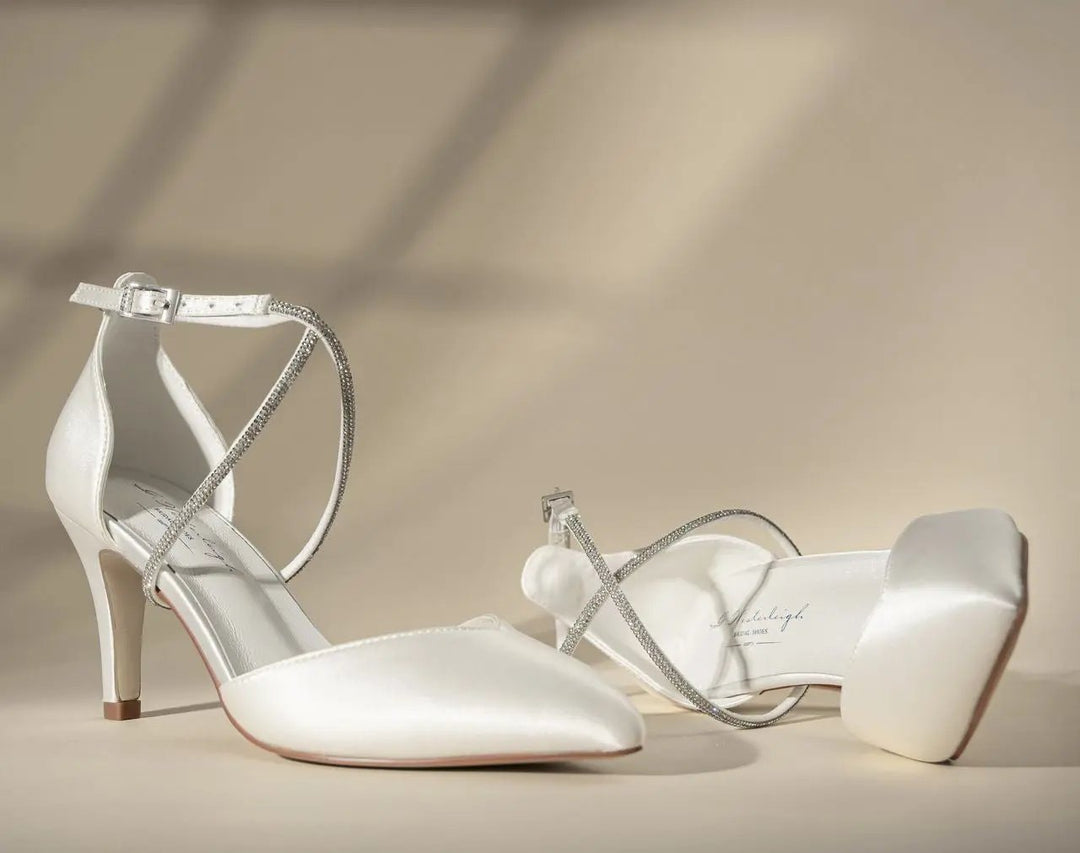 CHAUSSURES DE MARIÉE MARIELLE – SATIN IVOIRE AVEC BRIDE SCINTILLANTE ET TALON FIN G.Westerleigh