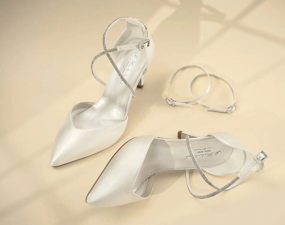 CHAUSSURES DE MARIÉE MARIELLE – SATIN IVOIRE AVEC BRIDE SCINTILLANTE ET TALON FIN G.Westerleigh