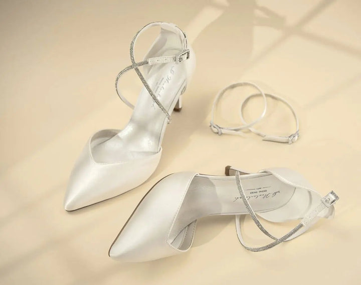 CHAUSSURES DE MARIÉE MARIELLE – SATIN IVOIRE AVEC BRIDE SCINTILLANTE ET TALON FIN G.Westerleigh