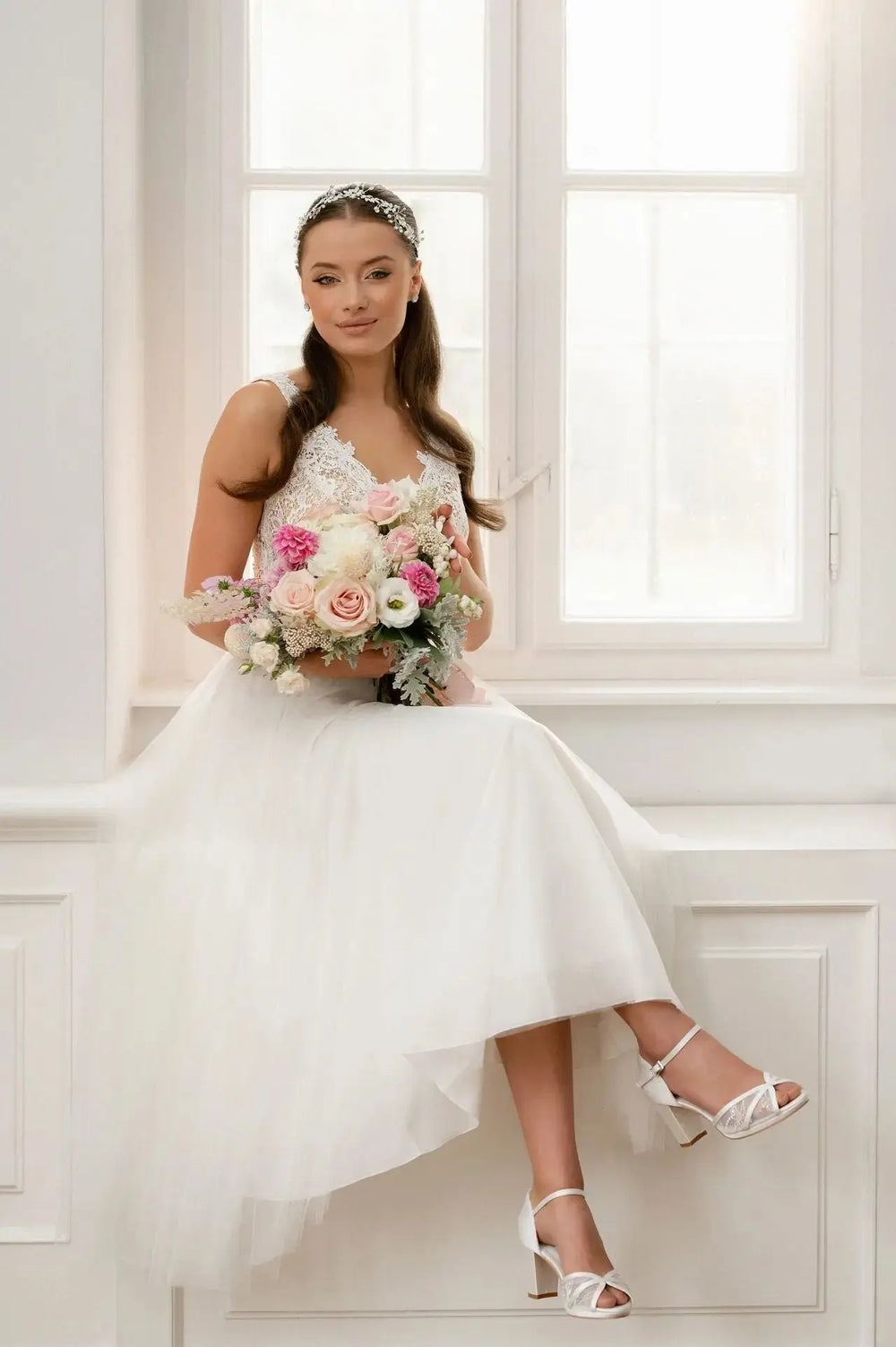MADELINE – CHAUSSURES DE MARIÉE EN SATIN ET DENTELLE BLANC IVOIRE G.Westerleigh