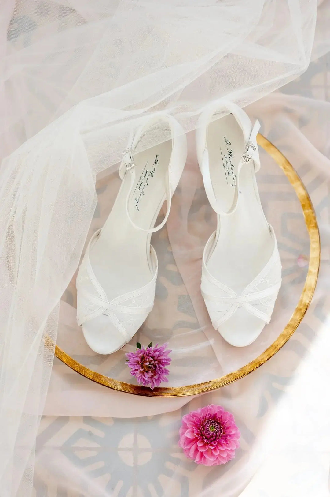 MADELINE – CHAUSSURES DE MARIÉE EN SATIN ET DENTELLE BLANC IVOIRE G.Westerleigh
